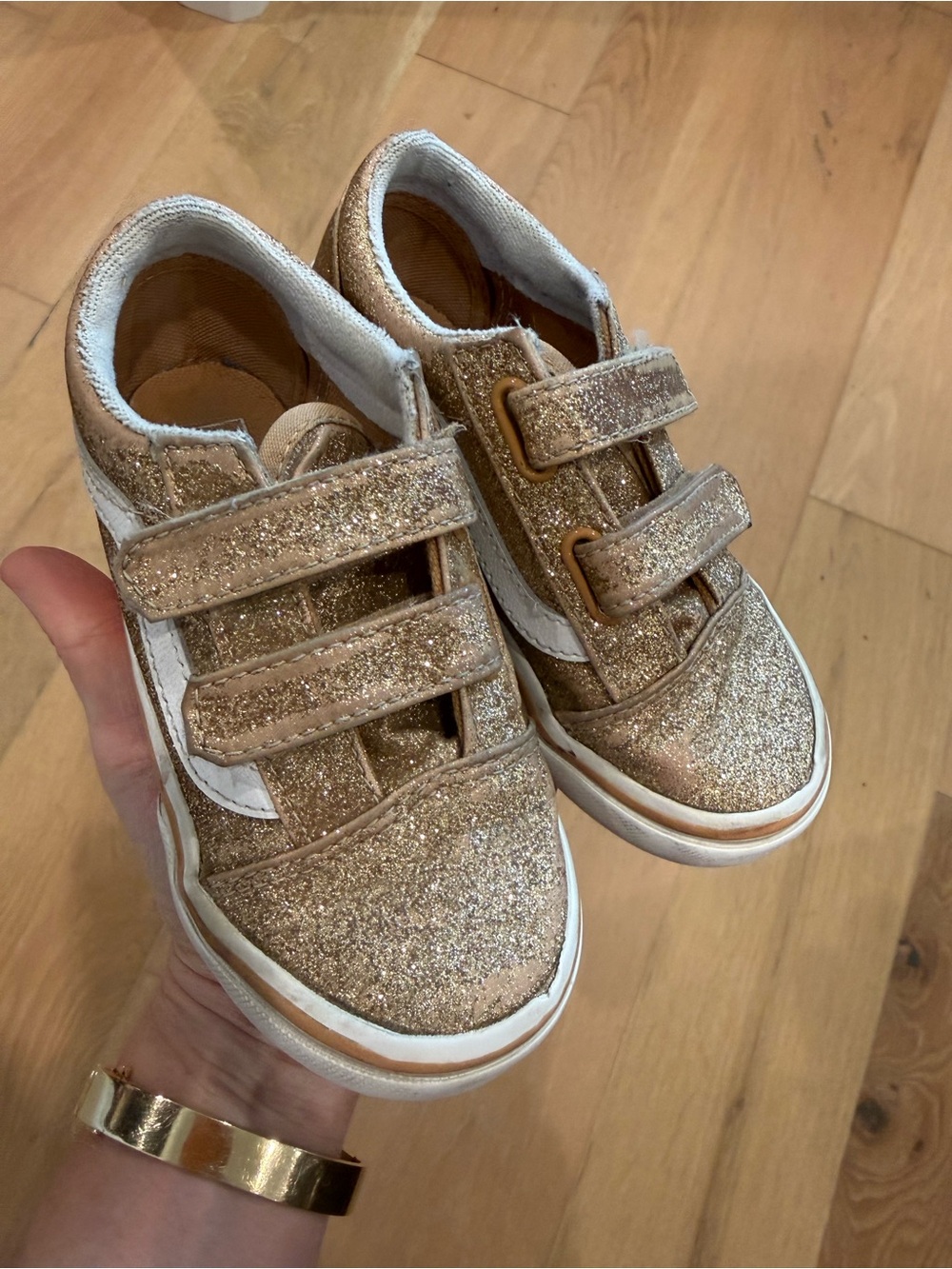 Vans Kids Glitter Old Skool Velcro Sneakers in Gold